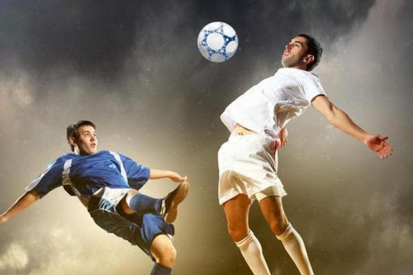 為什么足球球員的薪資都很高？